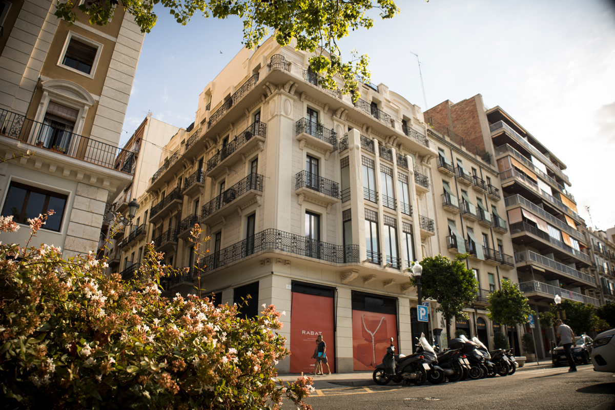 Oficina Fotografía del exterior del edificio del despacho Rafael Sanromà.